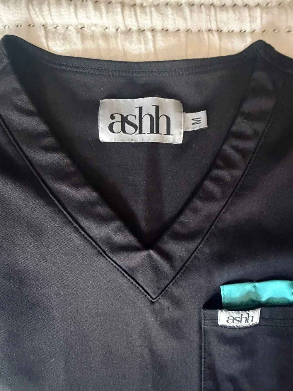 Ashh Scrubs Aneesa Black V-Neck Short Sleeve Top. Size M. - Picture 3 of 5